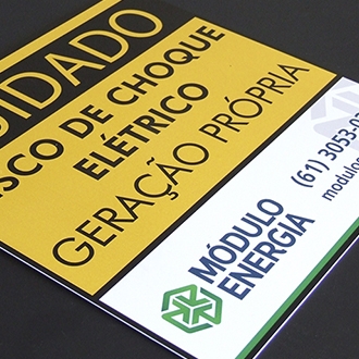 ETIQUETAS E PLACAS EM PVC